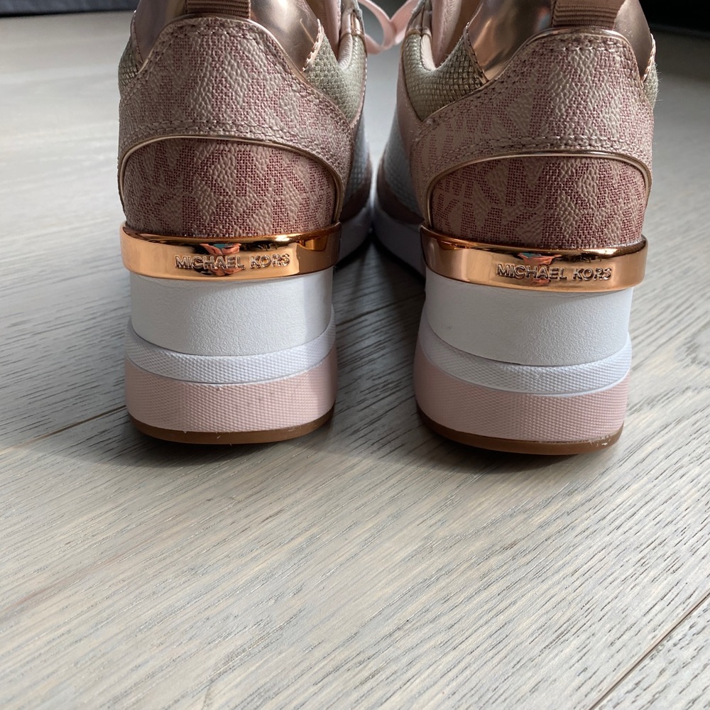 Michael Kors wedge sneaker. Size 7. Rose gold - Picture 4 of 7